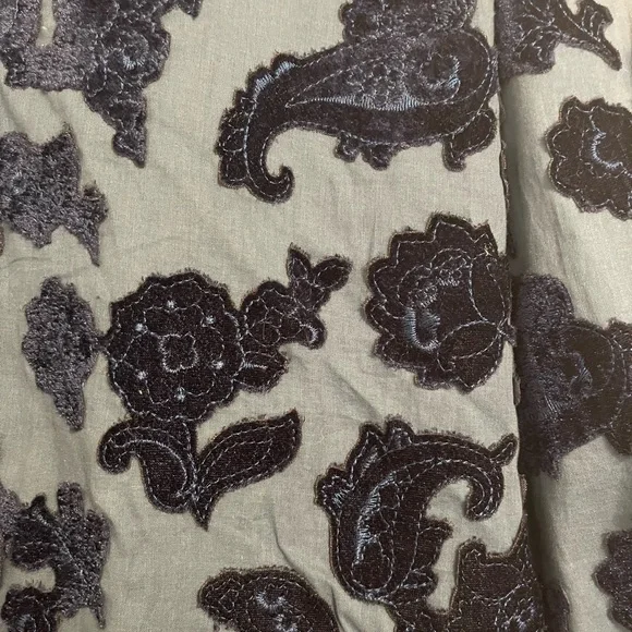 Anthropologie/Pilcro Bell sleeve buttoned top - Picture 4 of 6